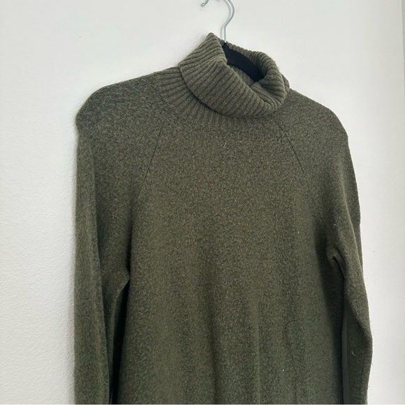 J Crew Turtleneck Sweater Supersoft Yarn Dark Green Color Size Medium Women’s - Picture 3 of 8